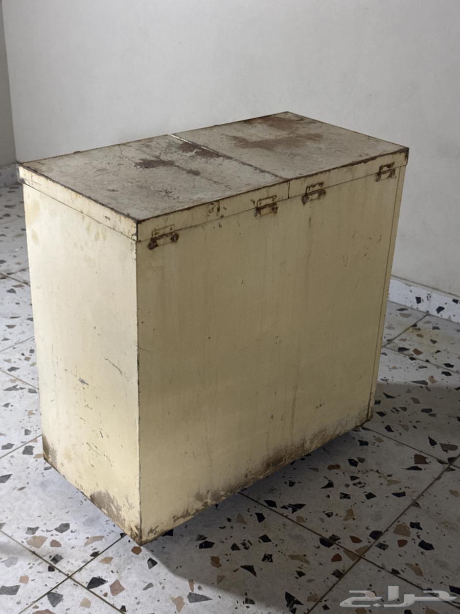 دولاب قديم حديد نظيف تراثي64390347352707112