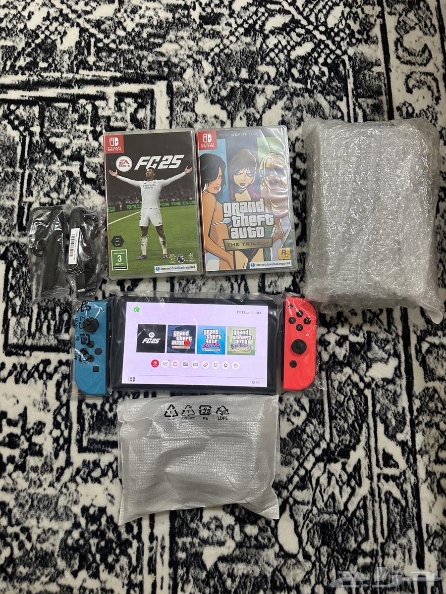 Nintendo Switch OLED with 128GB memory64390816028802111