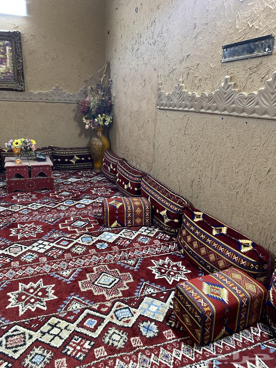 Clean and almost new sofa, asking for 500 SAR, serious buyer can take it64377681090306111