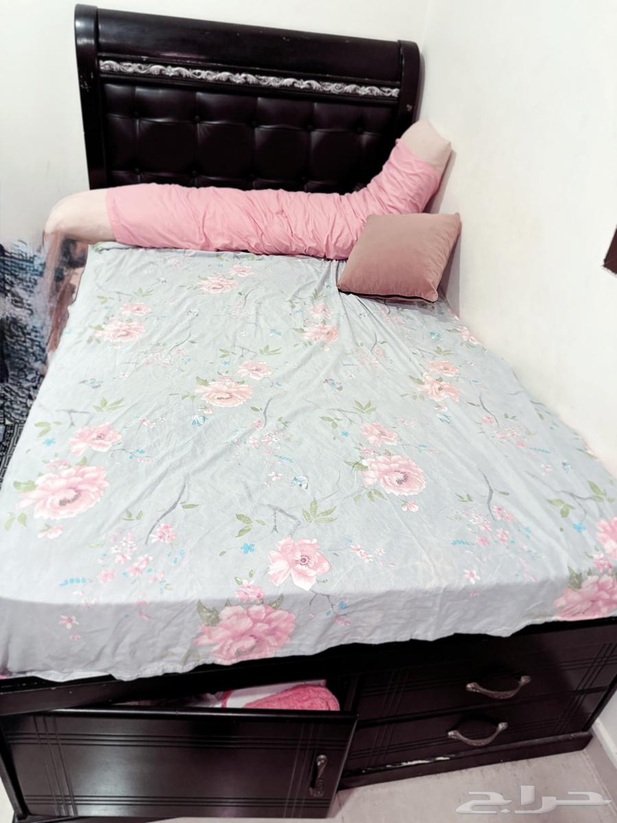 Single and a half bed with mattress and two closets, no defects64383400517505112