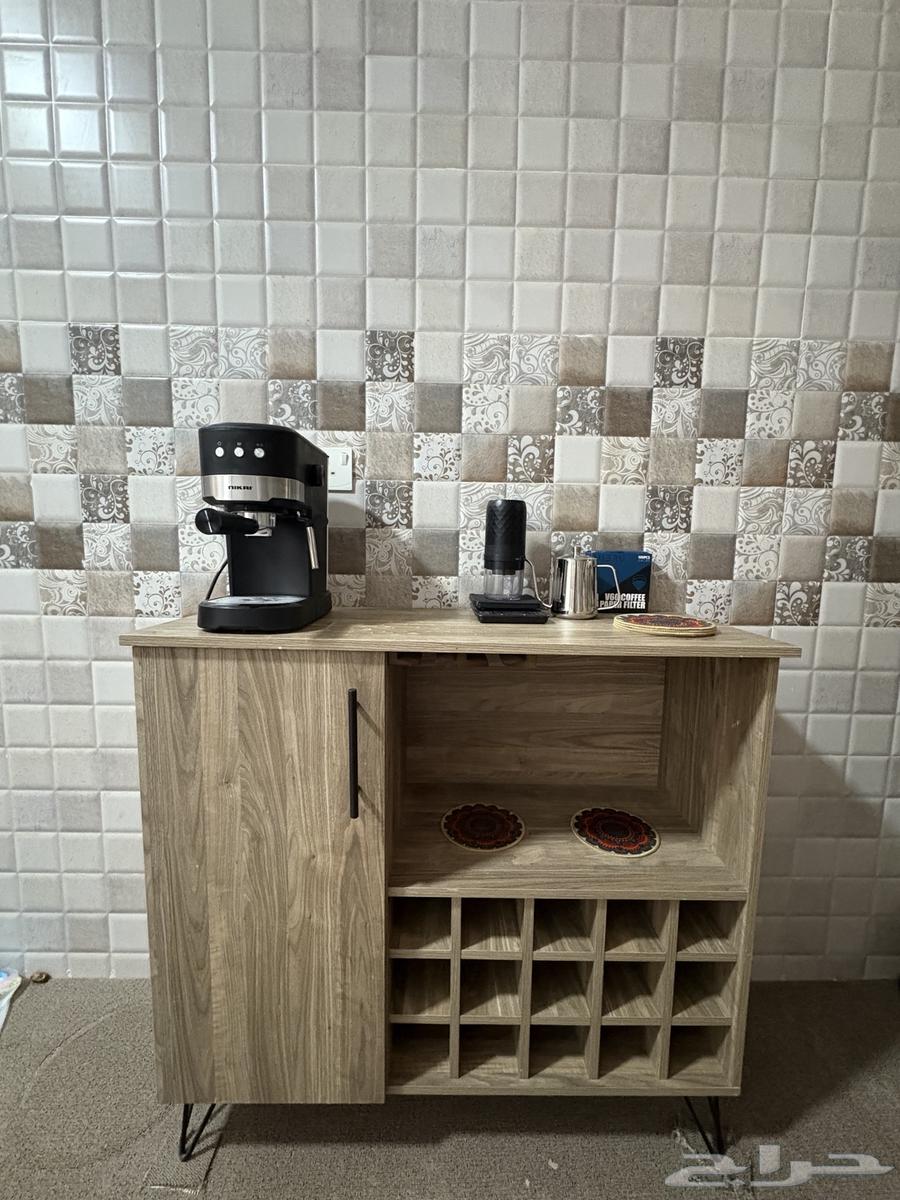 ركن قهوة تفصيل خشب اصلي نظيف جدا64385327981443110