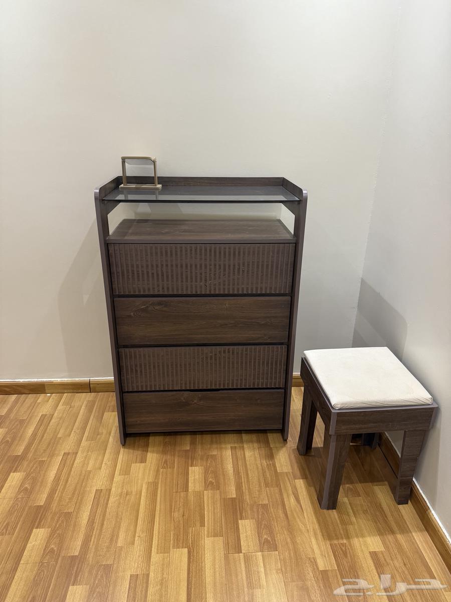 غرفة نوم كامله شيه جديدة لم تستخدم سوا ثلاث اشهر64387829624450113