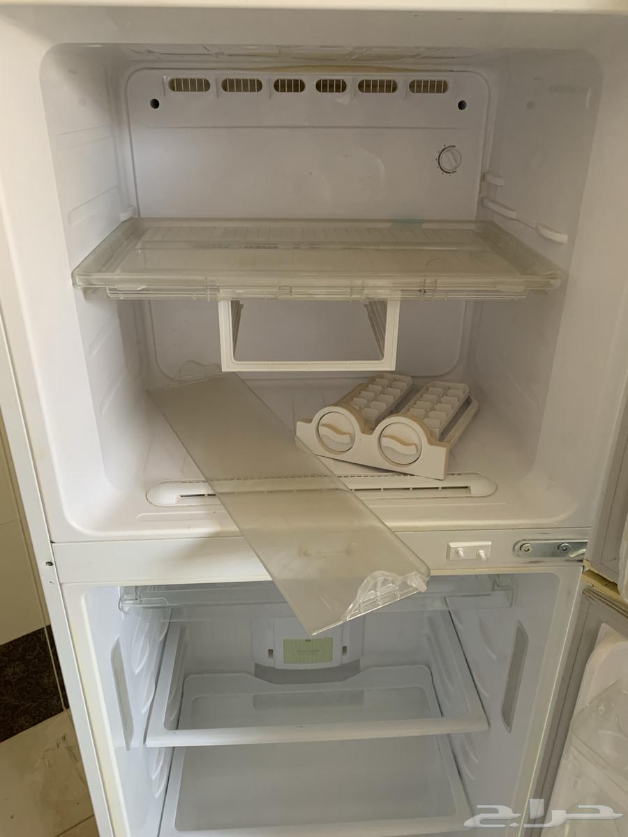 Refrigerator with freezer64382321270146112