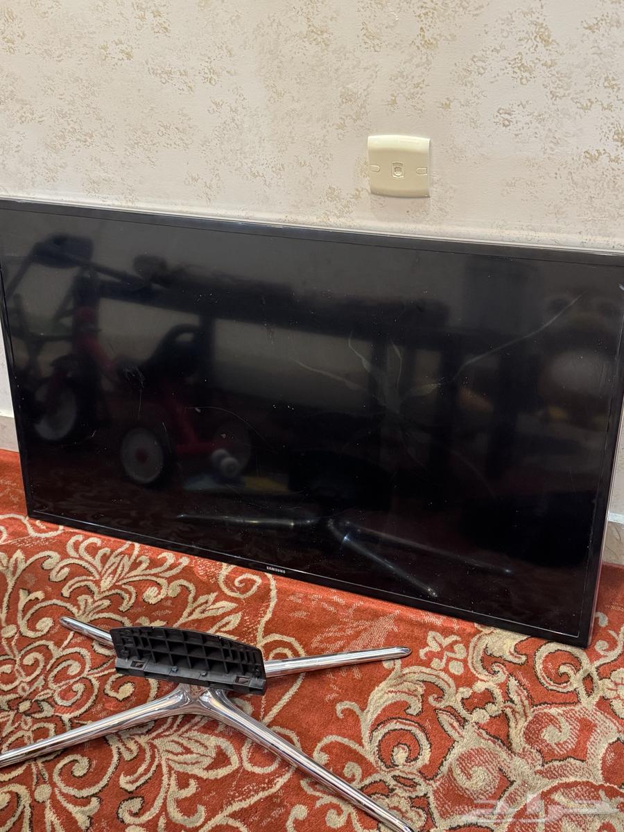 Furniture, chairs, and a 50-inch Samsung screen, lamps, tables, suction device64379443325571112