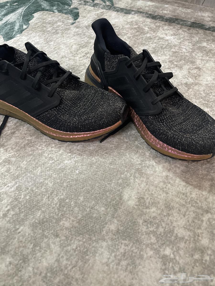 بوت اديداس اصدار خاص64384203437954110
