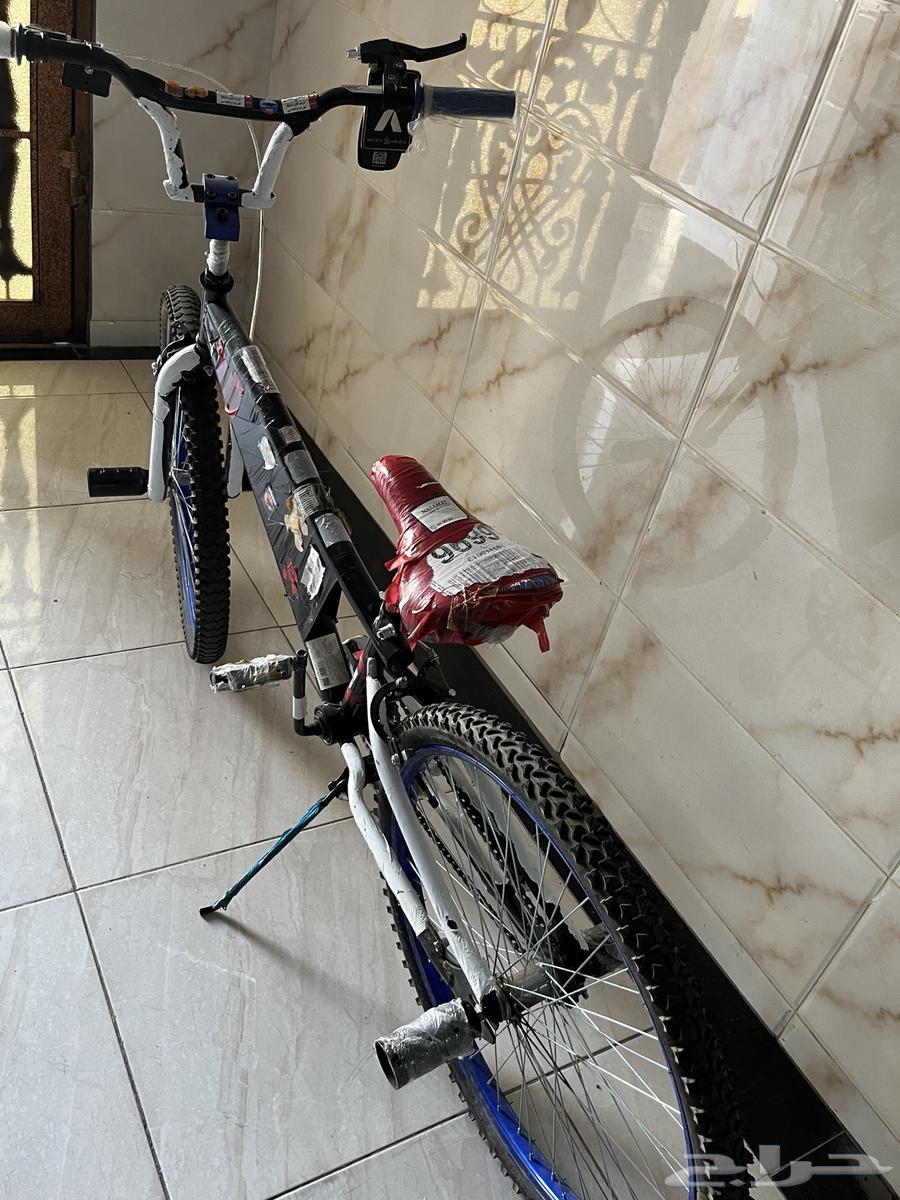 سيكل كوبرا نظيف على السوم مضاف عليه بعض الاستكرات لتزين64387048421121113