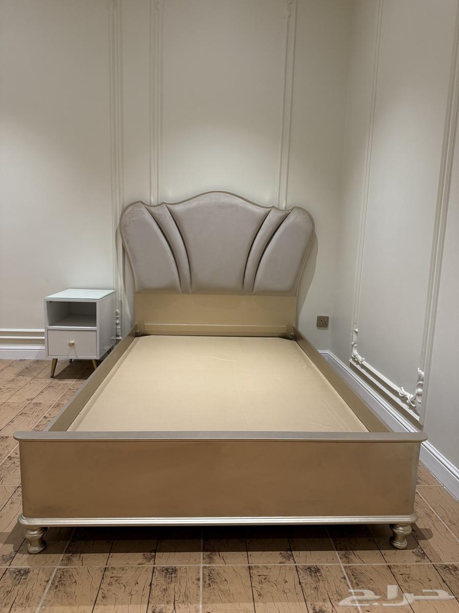 غرفة نوم . جديدة . ناعمة . سرير شخص واحد64389529963905111