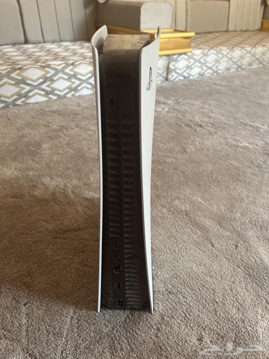 Sony 5 for sale with controller64381439059331113