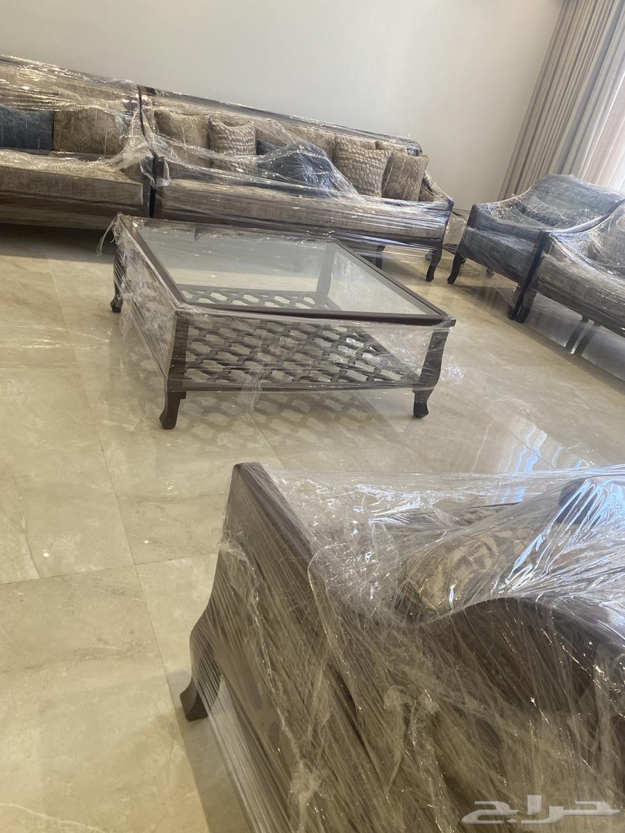 كنب جديد مع طاولات خدمة بعد 20 شخص64387062355585110