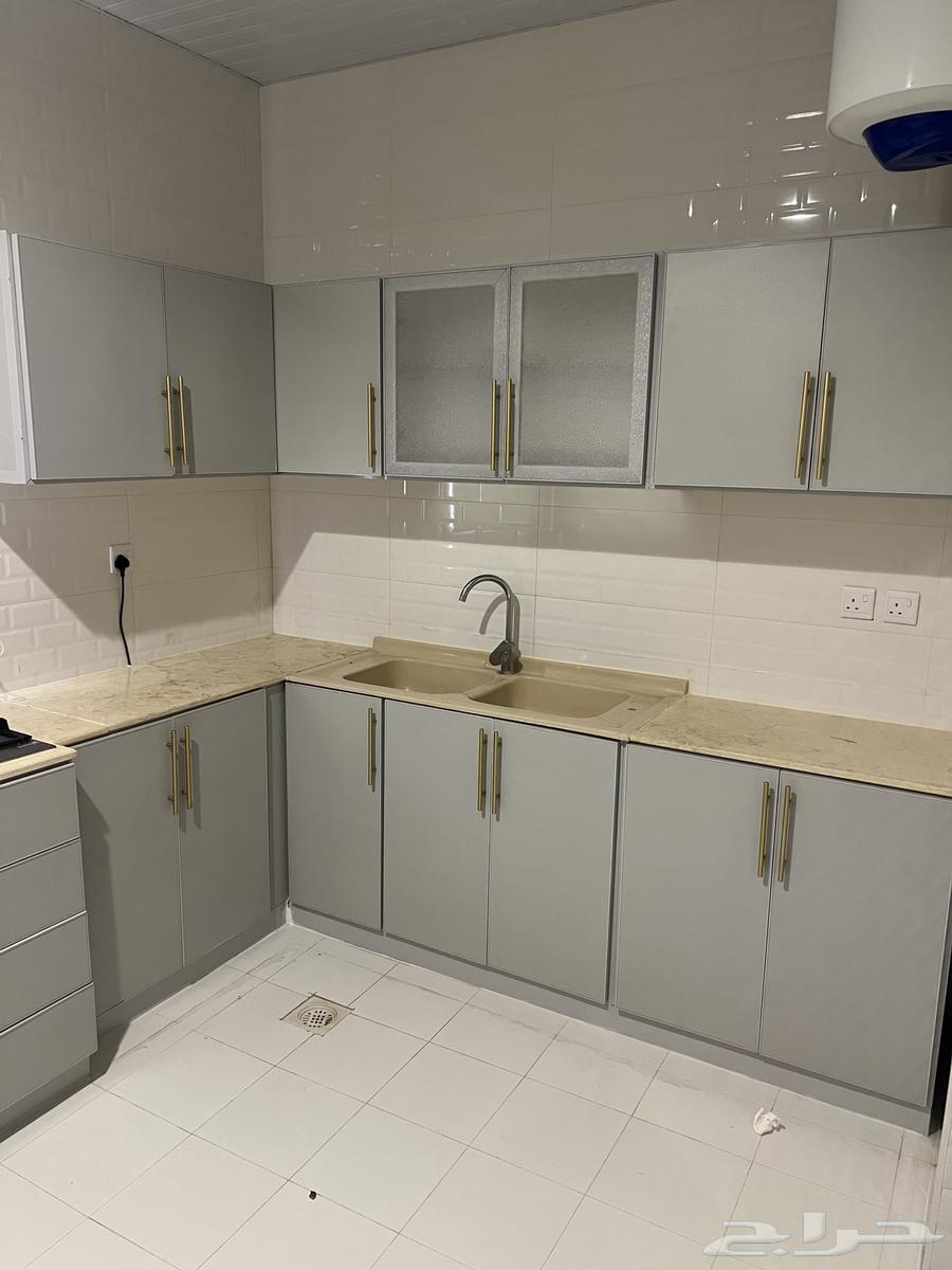 للبيع مطبخ و 3 مكيفات ماندو64383705094145111