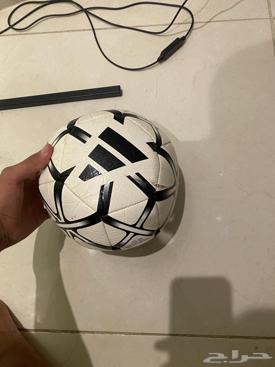 كورة قدم من اديداس بي لون الاسود والابيض64377783494913111