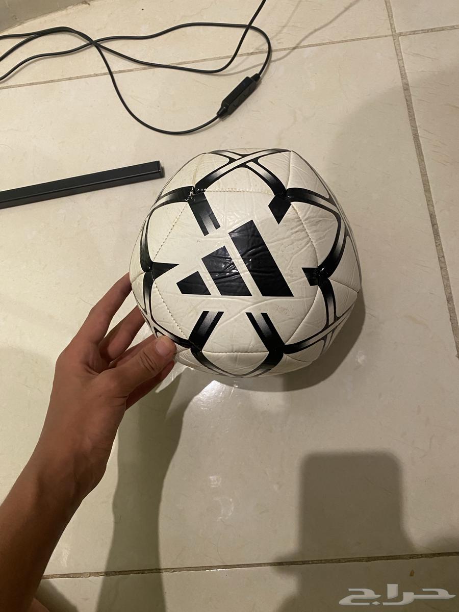 كورة قدم من اديداس بي لون الاسود والابيض64377783494913113