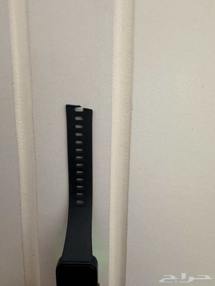 ساعة هواوي باند 8 لون اسود معها شاحنها64383746813953111