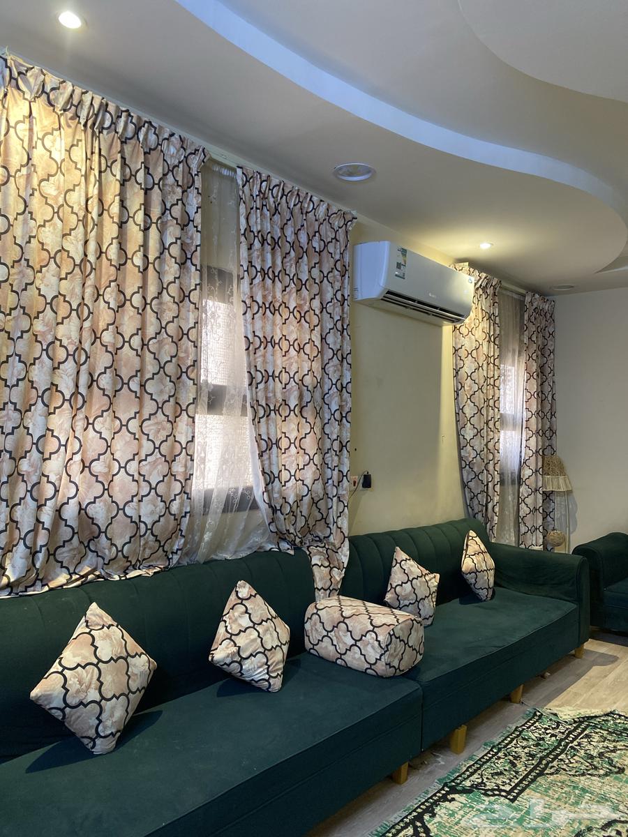 Sofa and curtains64383150272899110