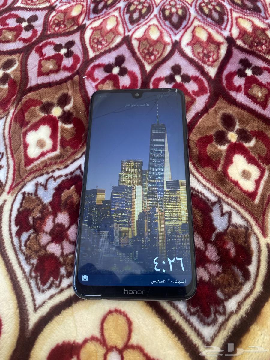 جوال هونر الجهاز شرط بس فيه كسر فوق مو مأثر على الاستخدام64385761450882110