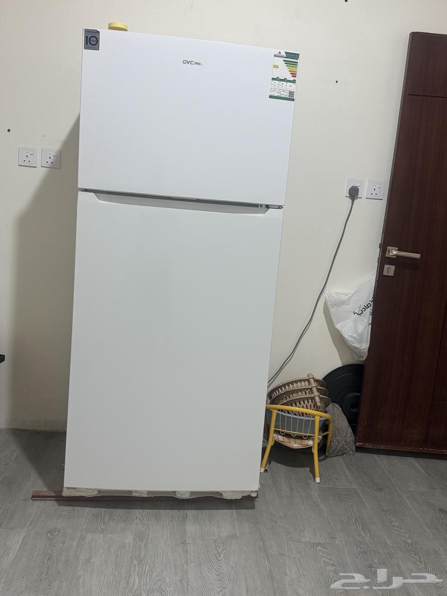 Two 12,000 BTU split air conditioners, one window air conditioner, a refrigerator, an oven, and two gas cylinders64390471988609112