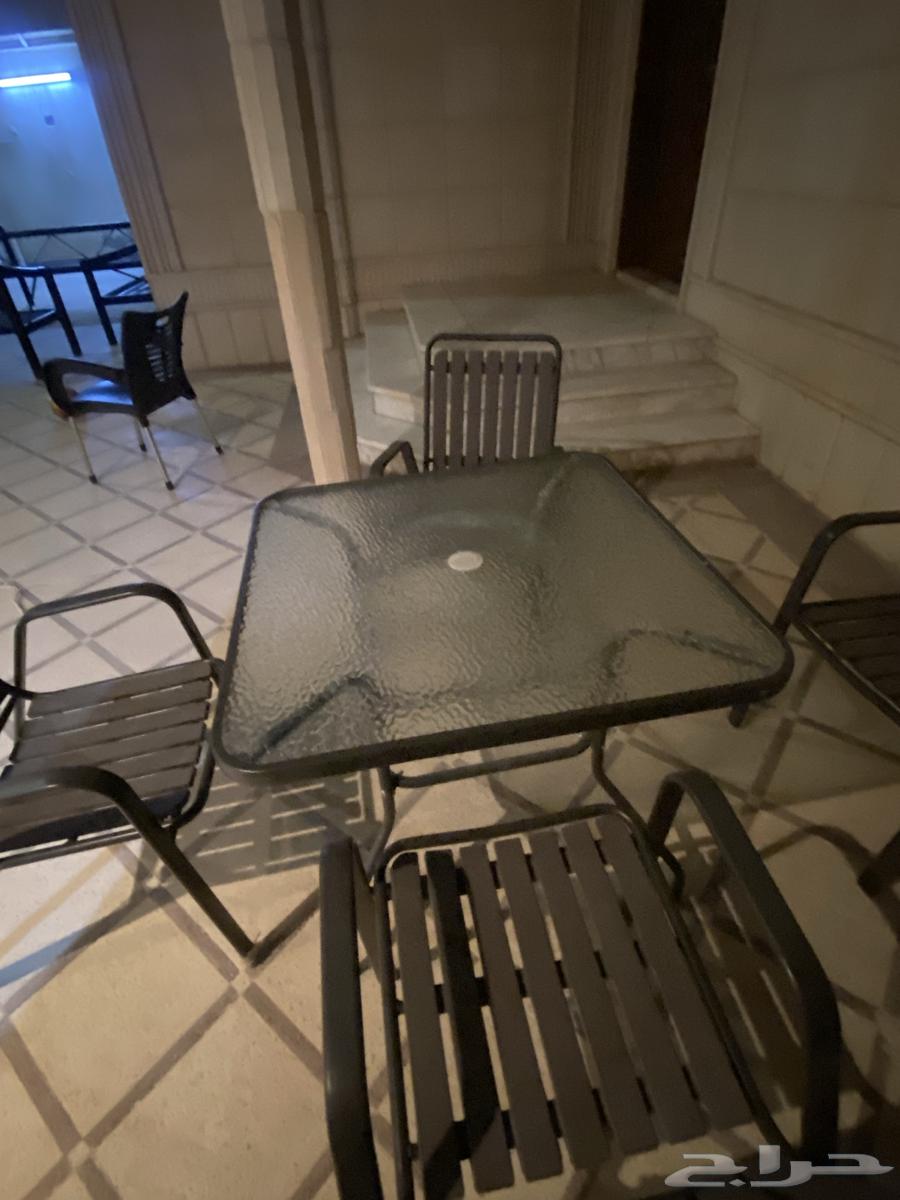 للبيع طاوله خارجيه للحوش والحدائق شبه جديده64388232017923110