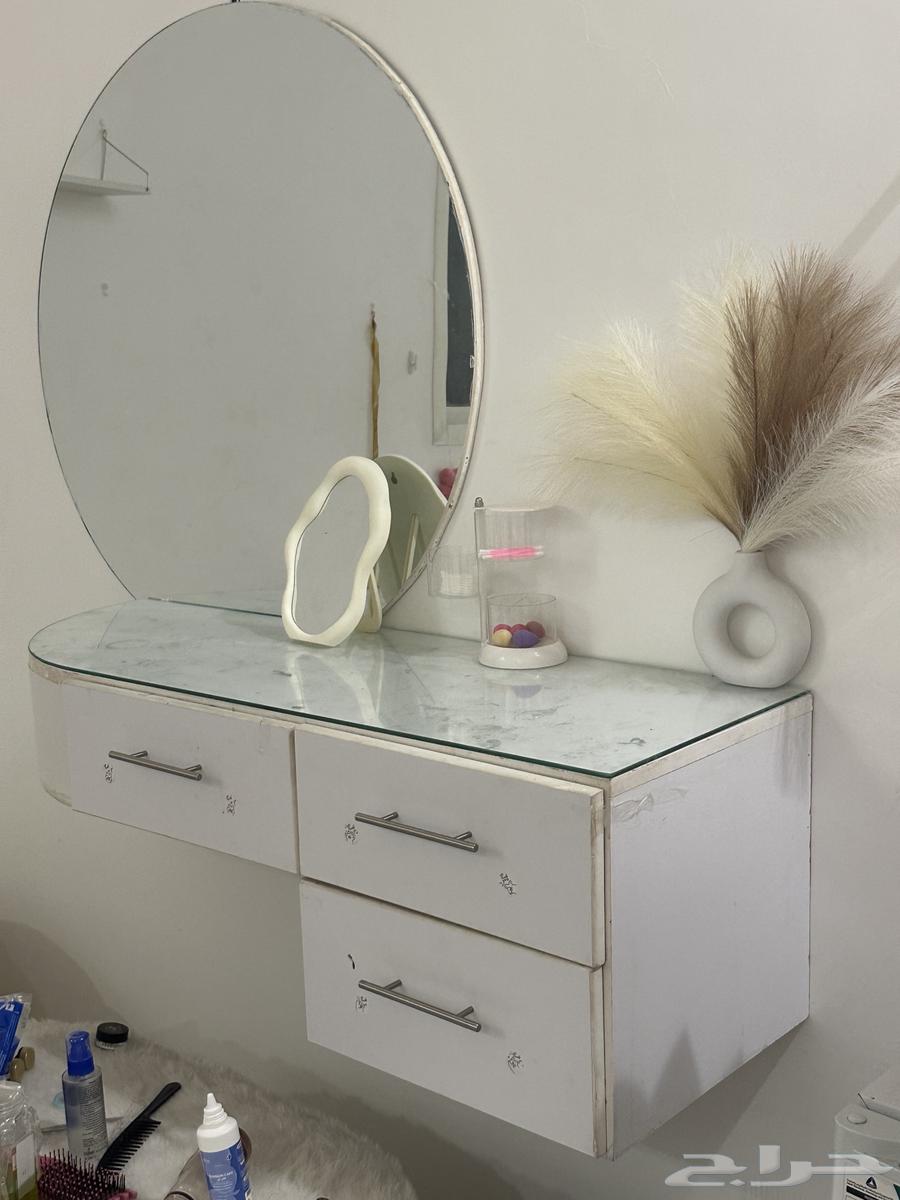 مكيف و ثلاجه للبيع استعمال نظيف  وغرف نوم  ABtalks64382846116610112