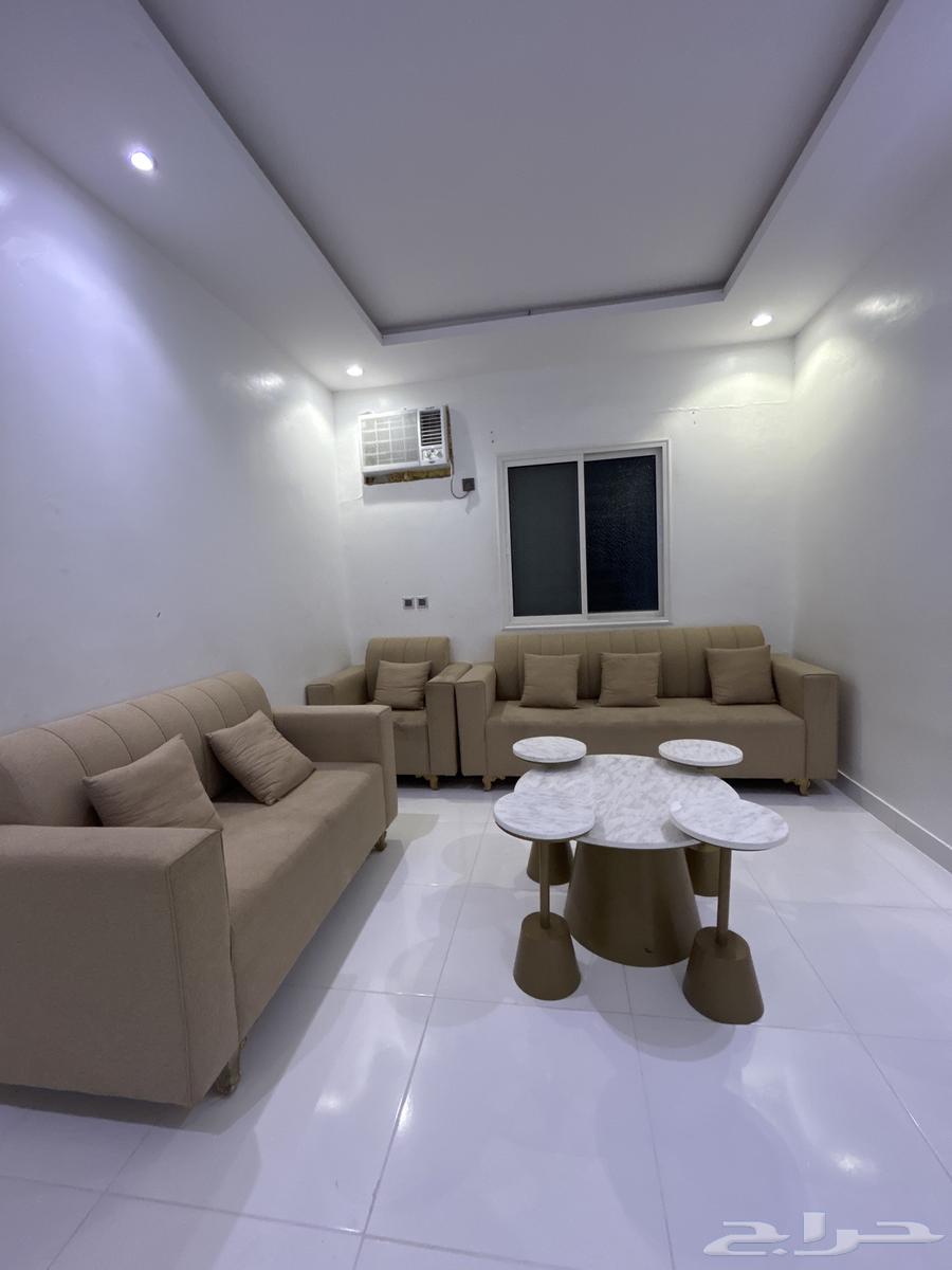 Sofa for sale with table, asking price 60064388440911874110