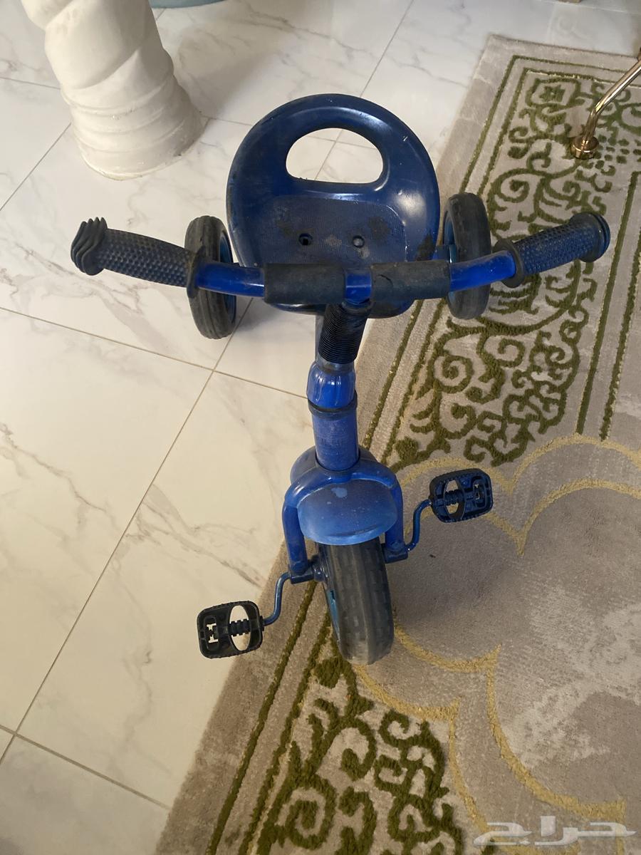 طاولة تلفزيون ومقعد أطفال وسيكل أطفال64386360708355112