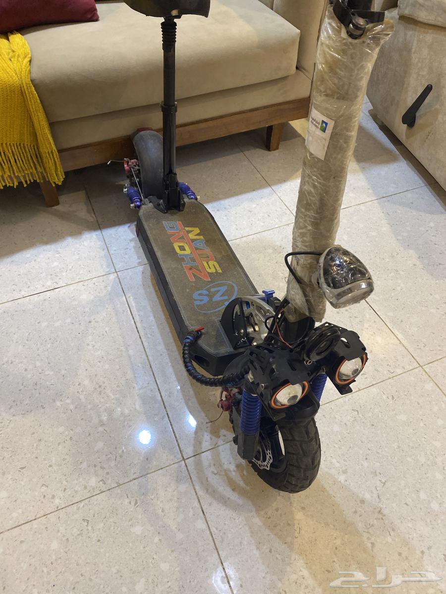 Fully foldable scooter with key start and remote control64383178103810111