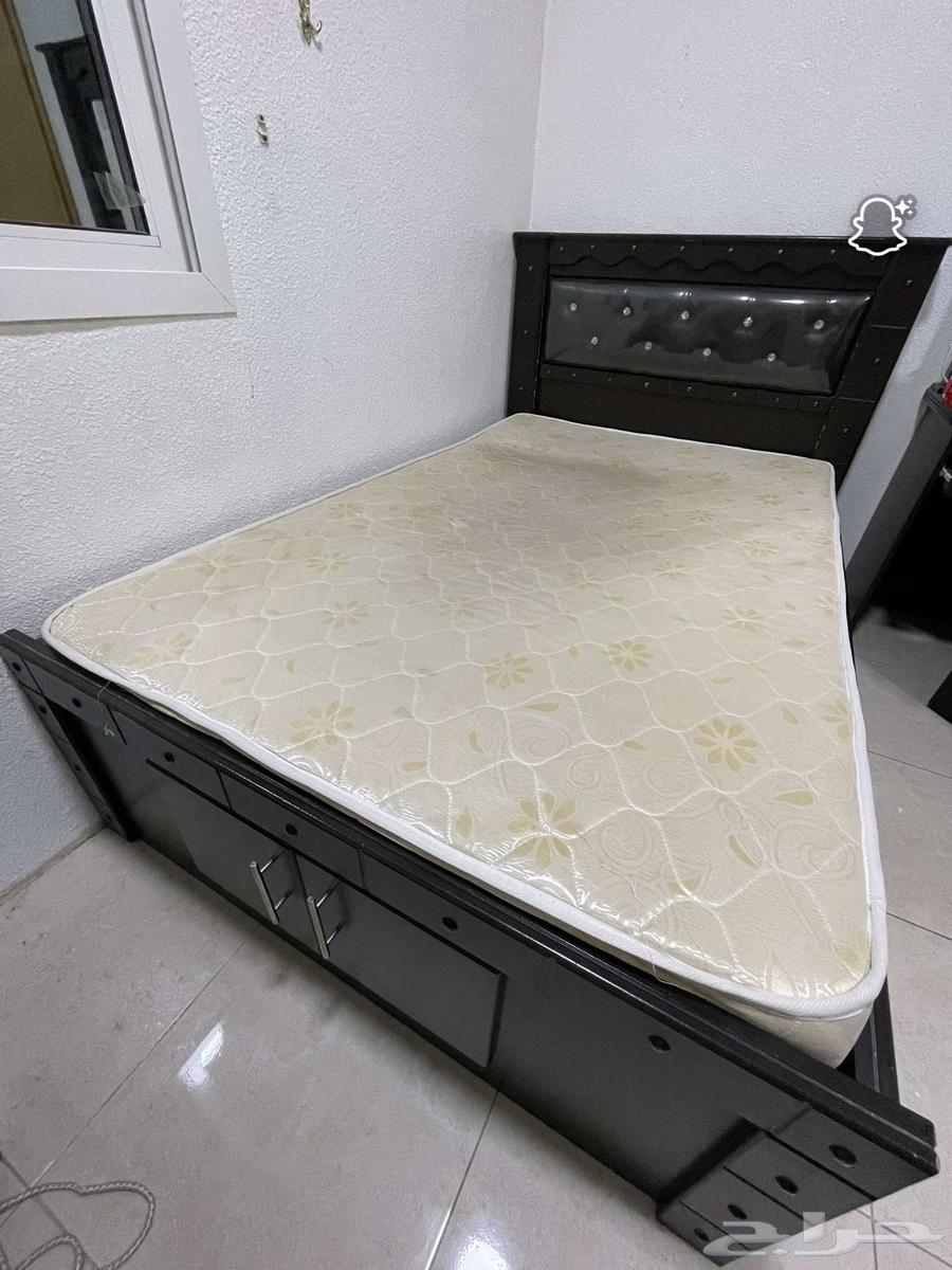 للبيع غرفة نوم بحالة ممتازه64383455335682110