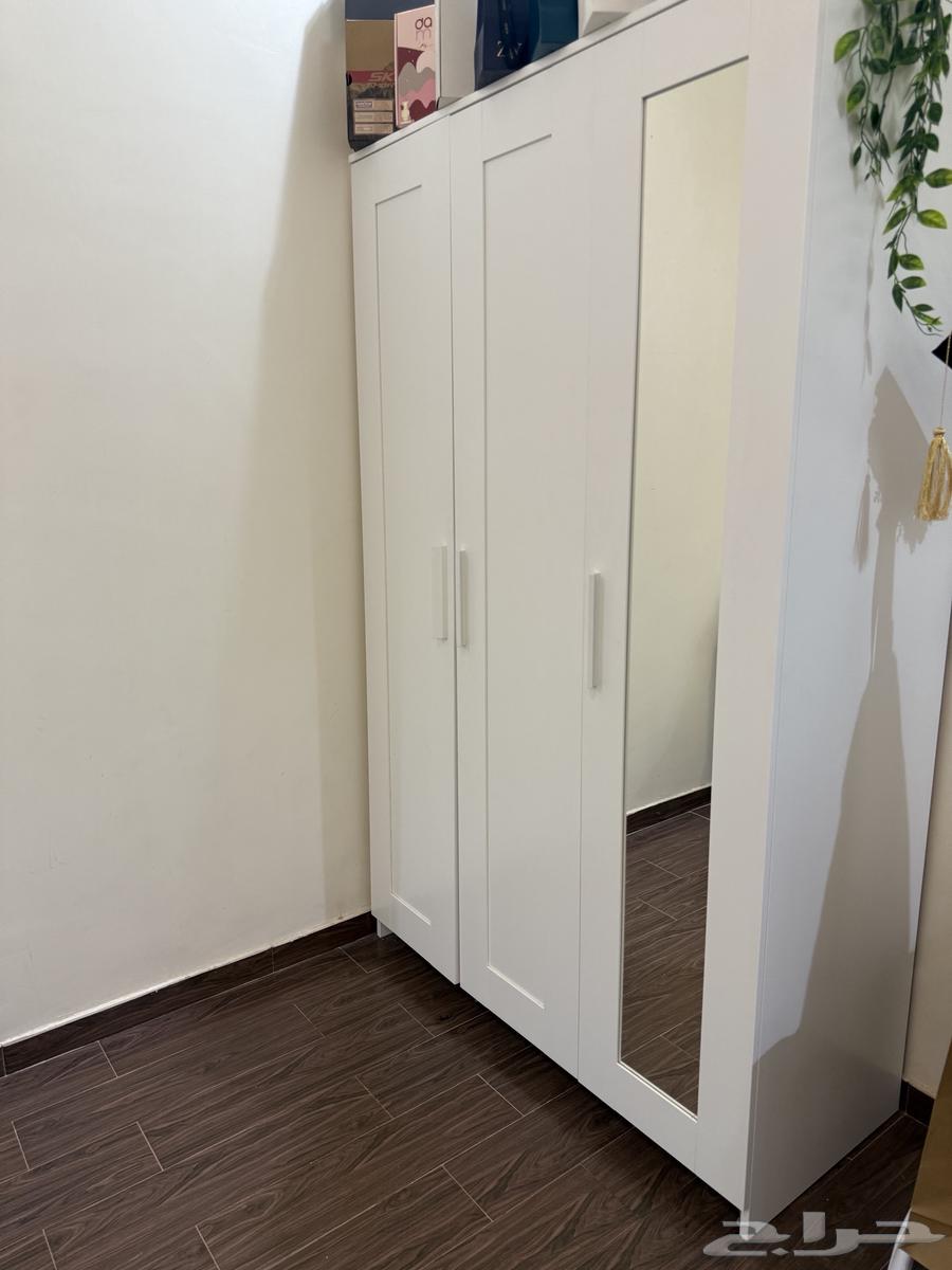 بيع تلفزيون مكسور الشاشه   وساعات جديدة   و دولاب ايكيا64378832717314113