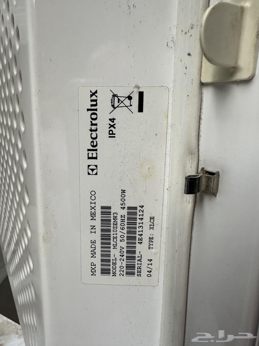 غسالة ونشافة وبانيو وزجاجه وسرير64386697094659113