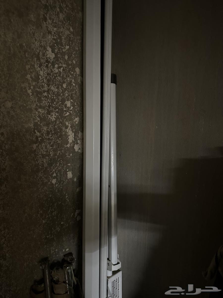 Projector Screen64377418458242111