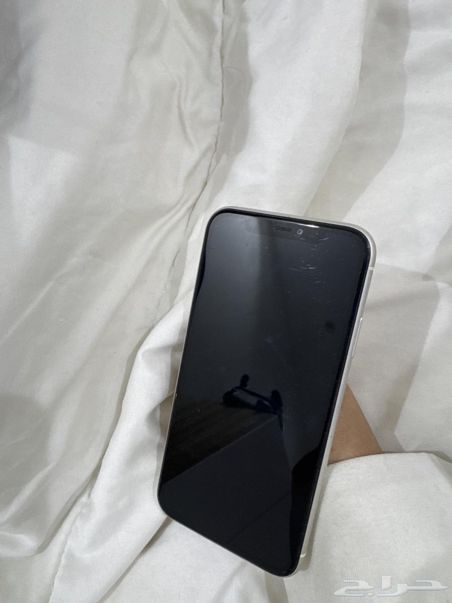 iPhone 11 with intact original screen64390402626563113