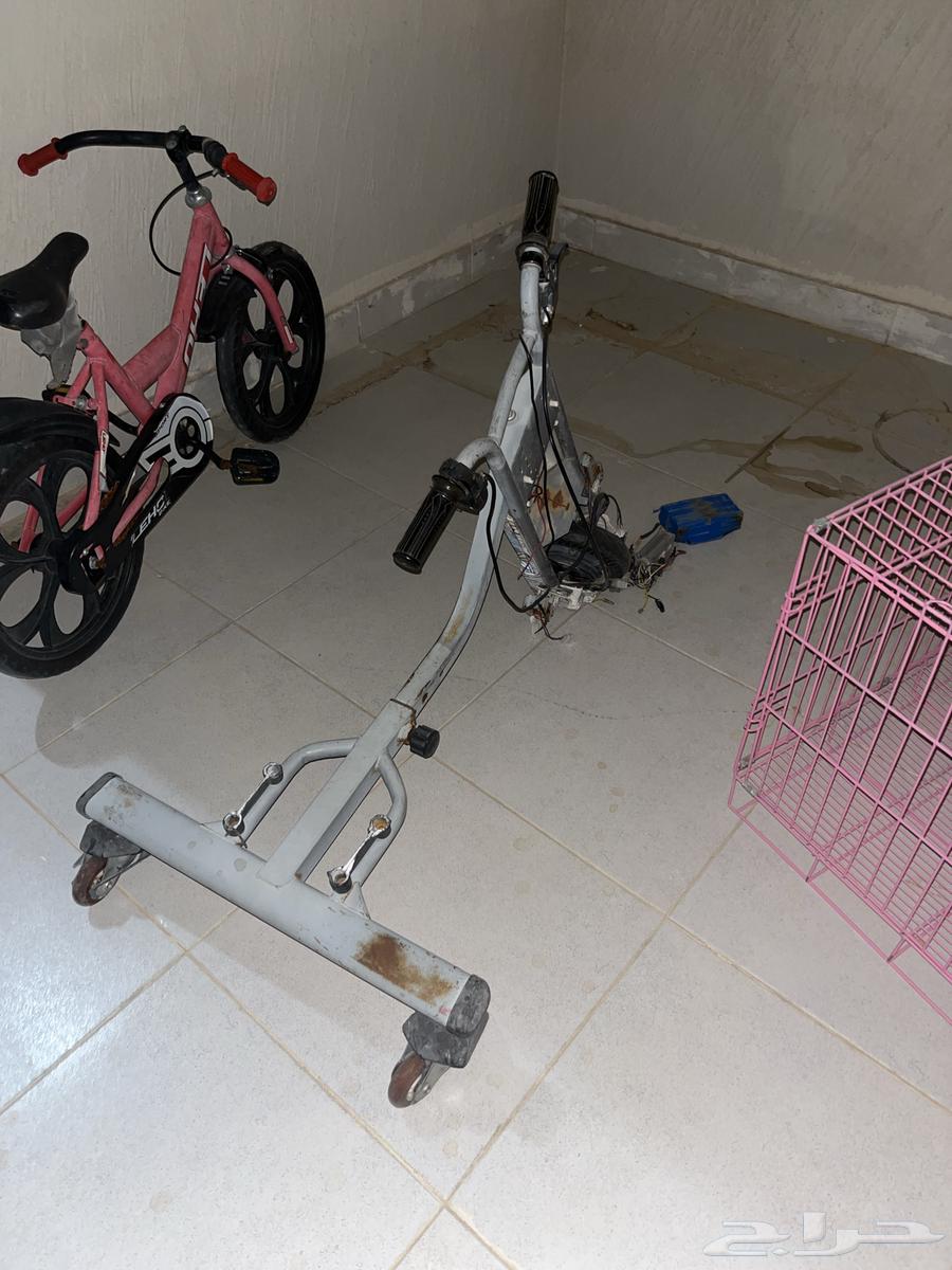 Scooter and small bicycle model64391797602306111