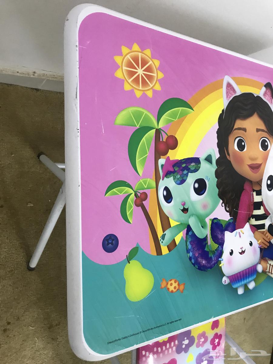 طاولتين مدرسيه مع كراسيها64391023407106113