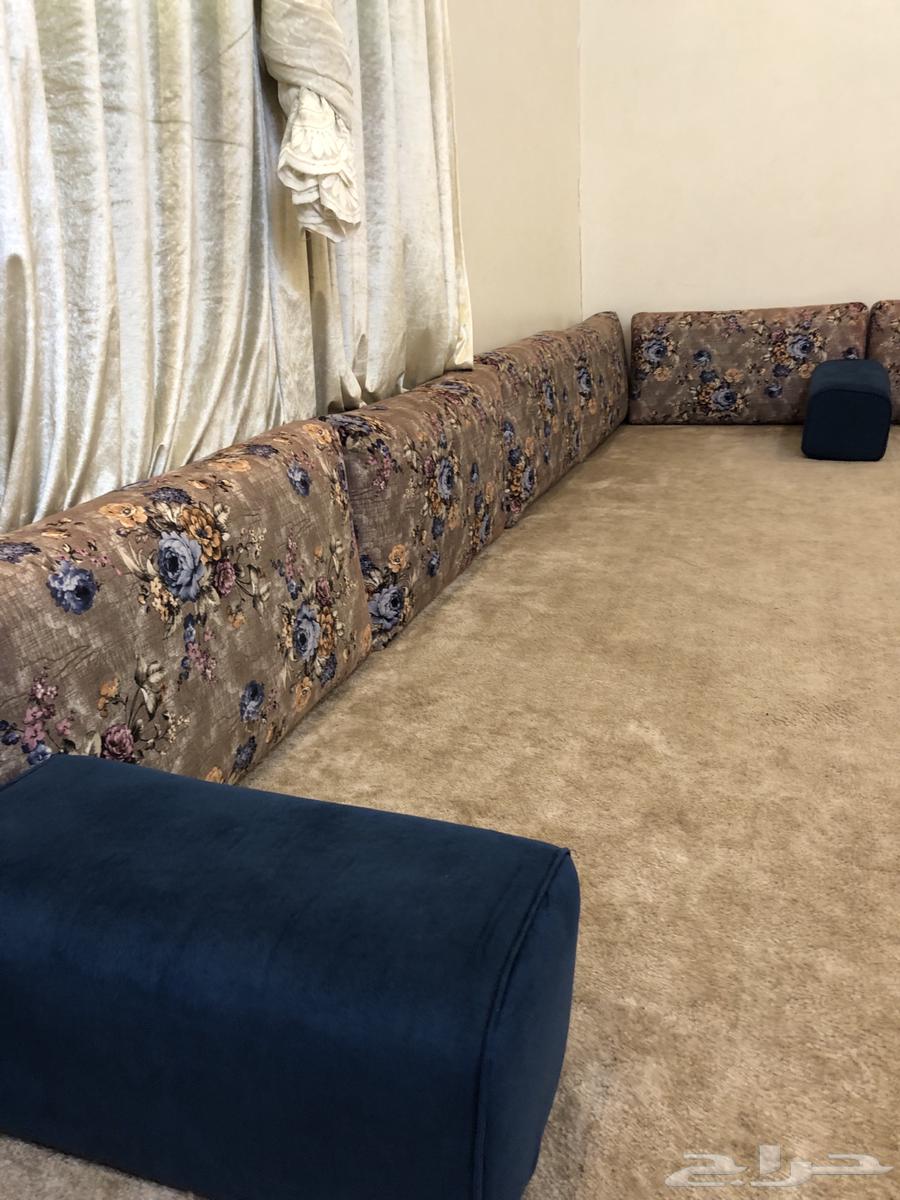 An Arabic majlis without backrest cushions, 15 pieces, and 5 cushions only64382500632963110