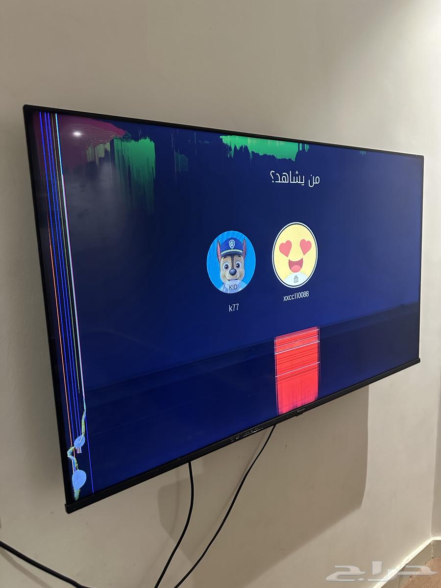 Working TV, nothing wrong with it except the screen is slightly broken64385397729667110