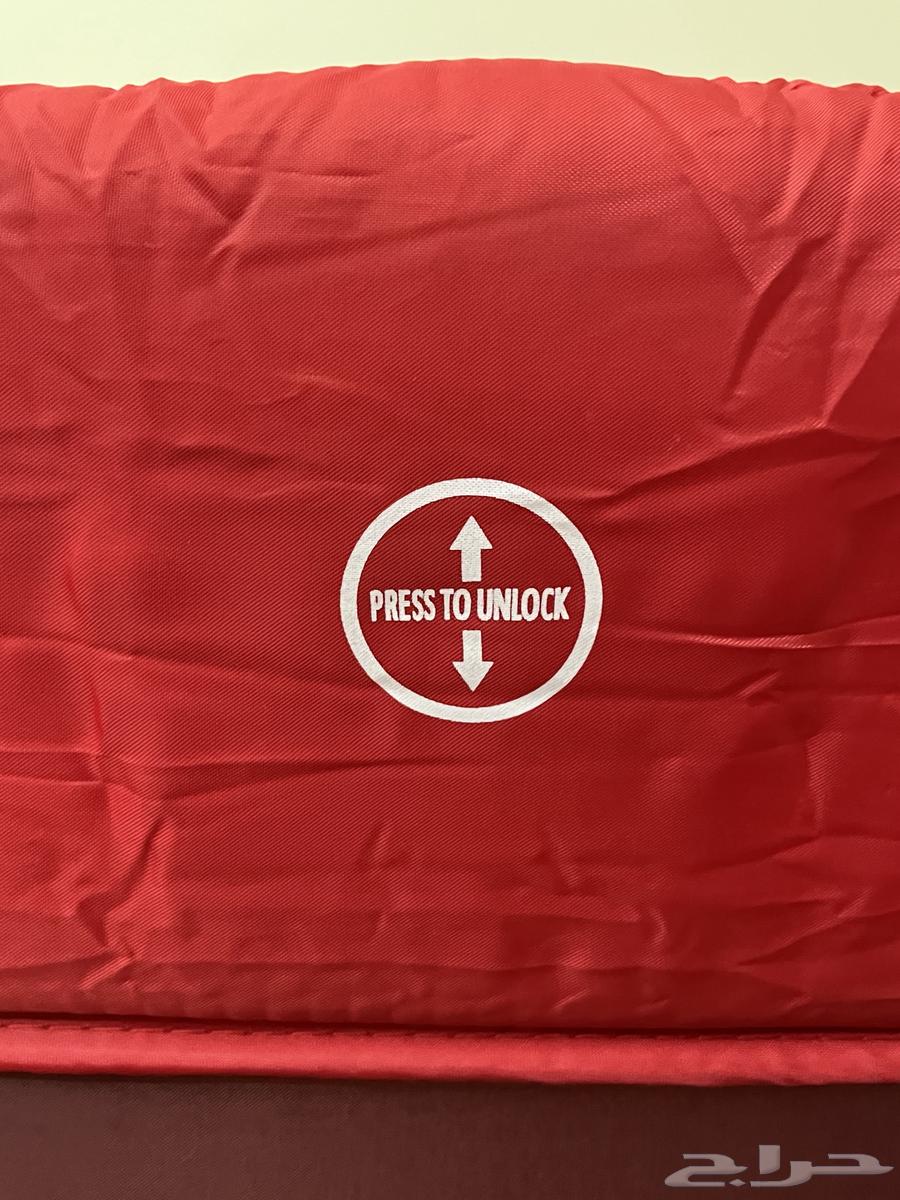 سرير اطفال ومحبس قابل للتسفيط بحاله ممتازه64377389398146112