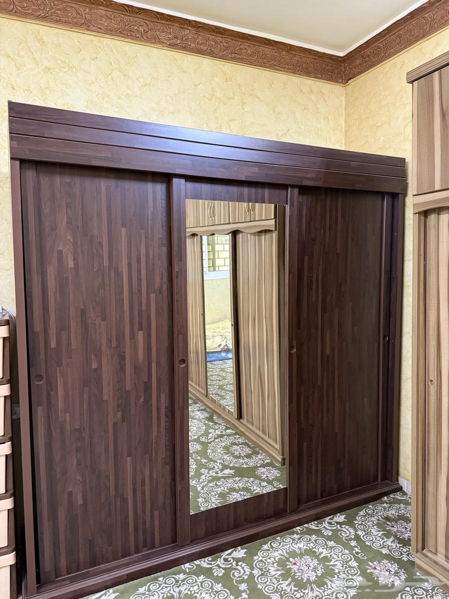 دولاب ملابس خشبي نظيف للبيع64388509396483110