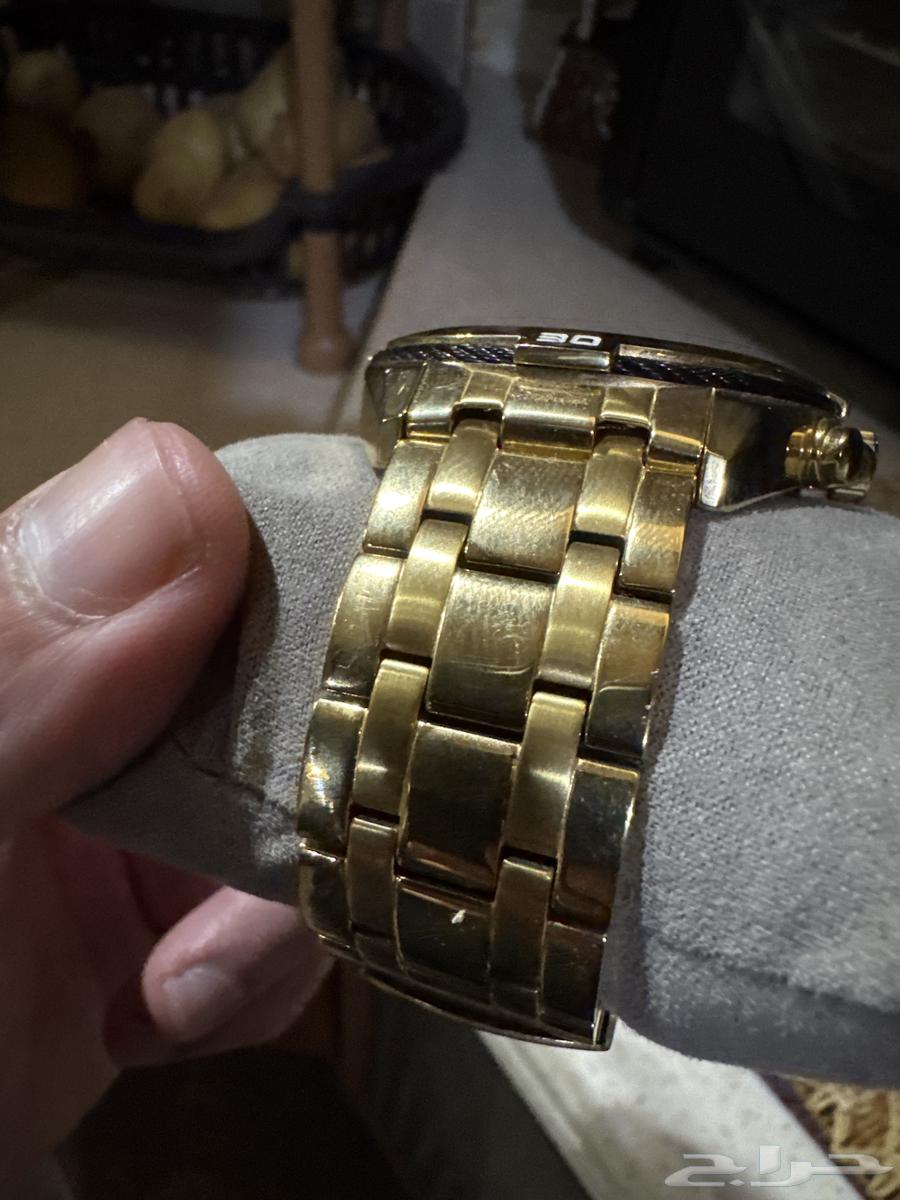 ساعة من شركة guess اصلية صناعة يابانية64378600775809111