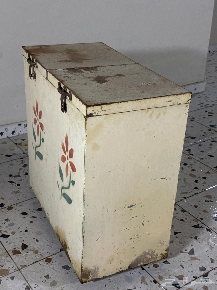 دولاب قديم حديد نظيف تراثي64390347352707111