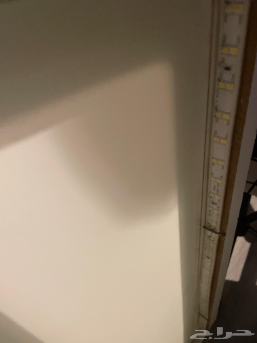 سرير للبيع خشب متين وممتاز يوجد اضائه ليد من الخلف64382183102850113