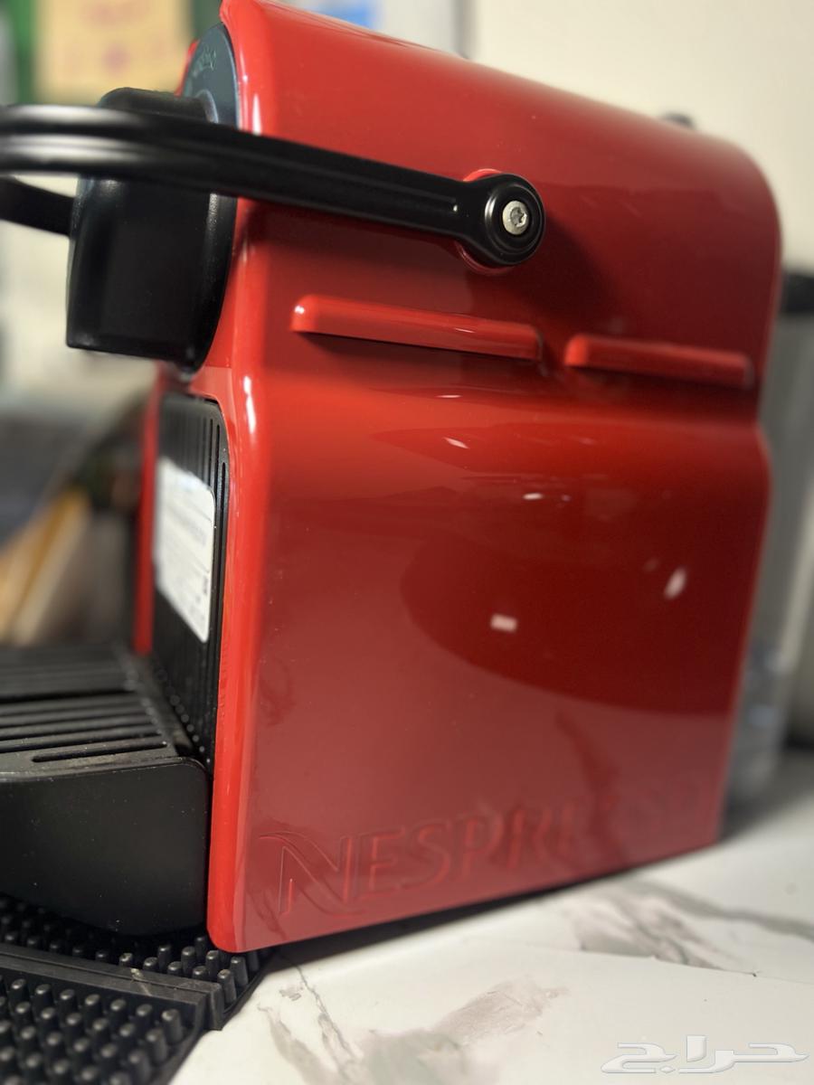 Nespresso capsule espresso machine, almost new with original box64377783535234111