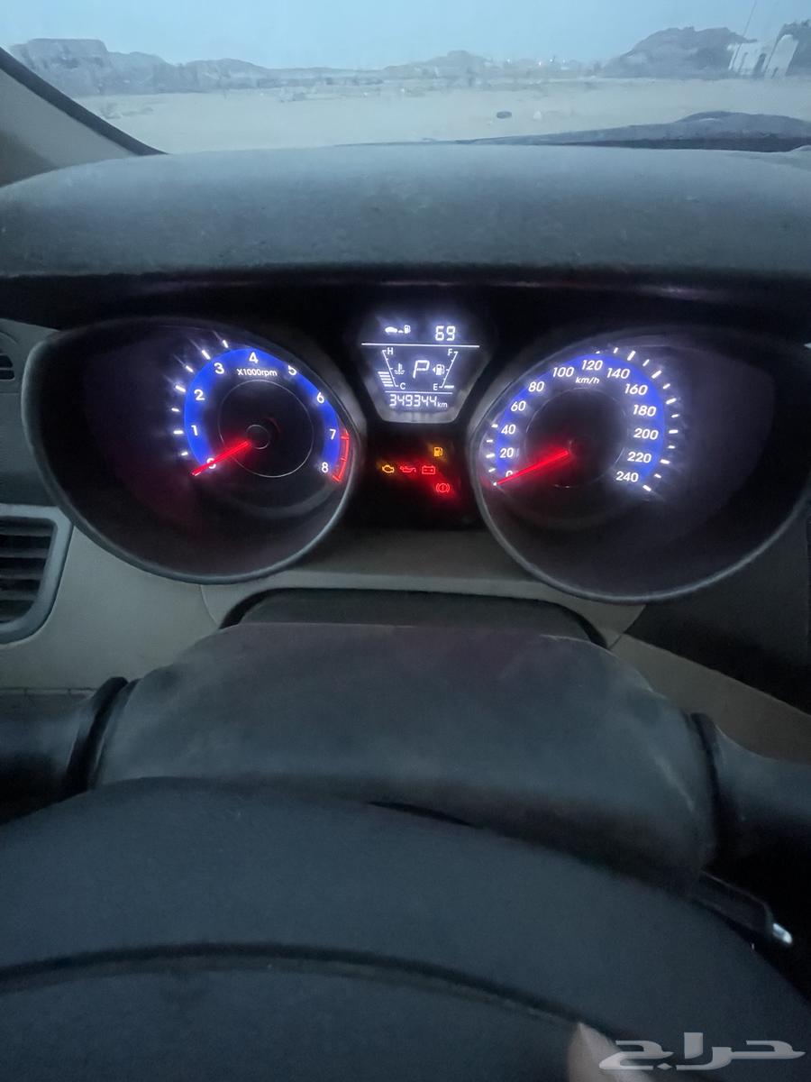 There is a 2015 Elantra half option for sale, the car is clean64484280673665113