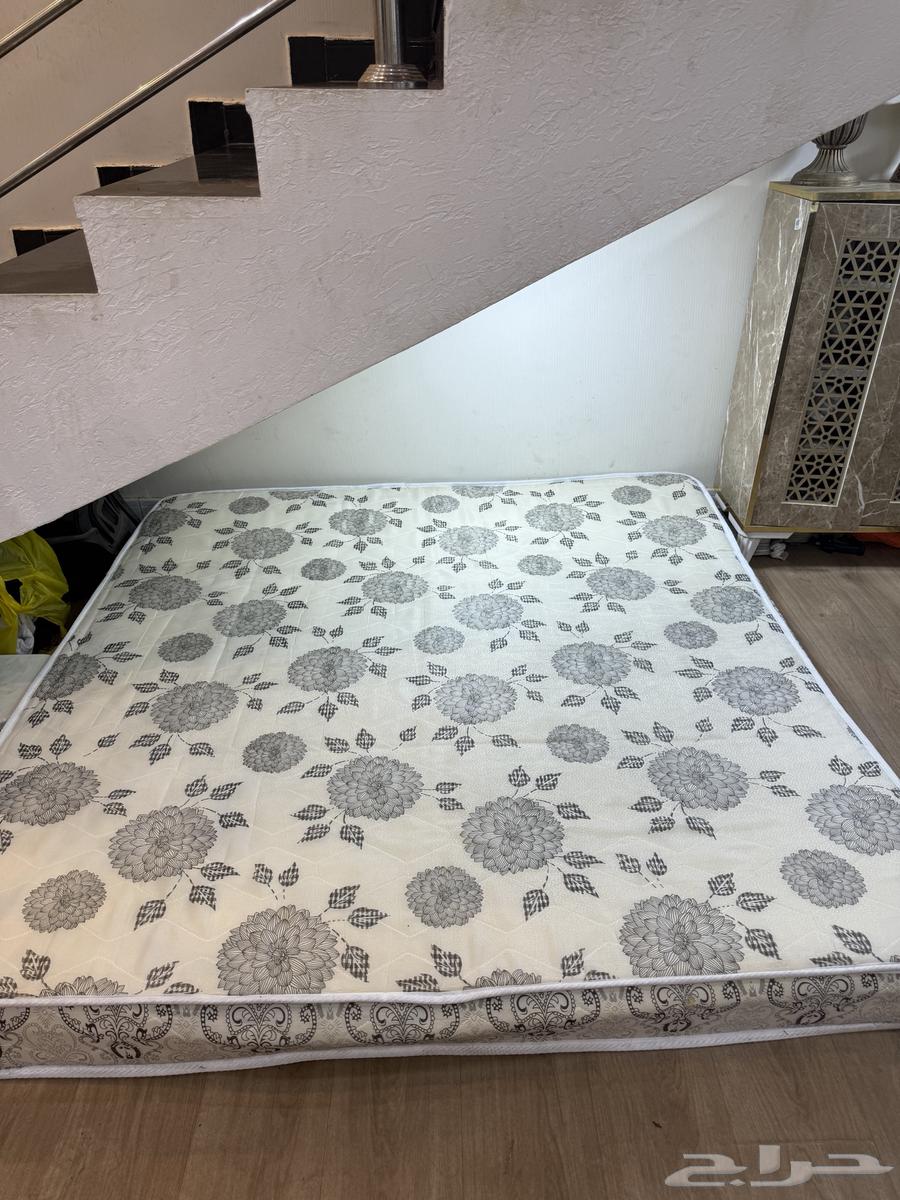 Neat and mattress64384217774595112