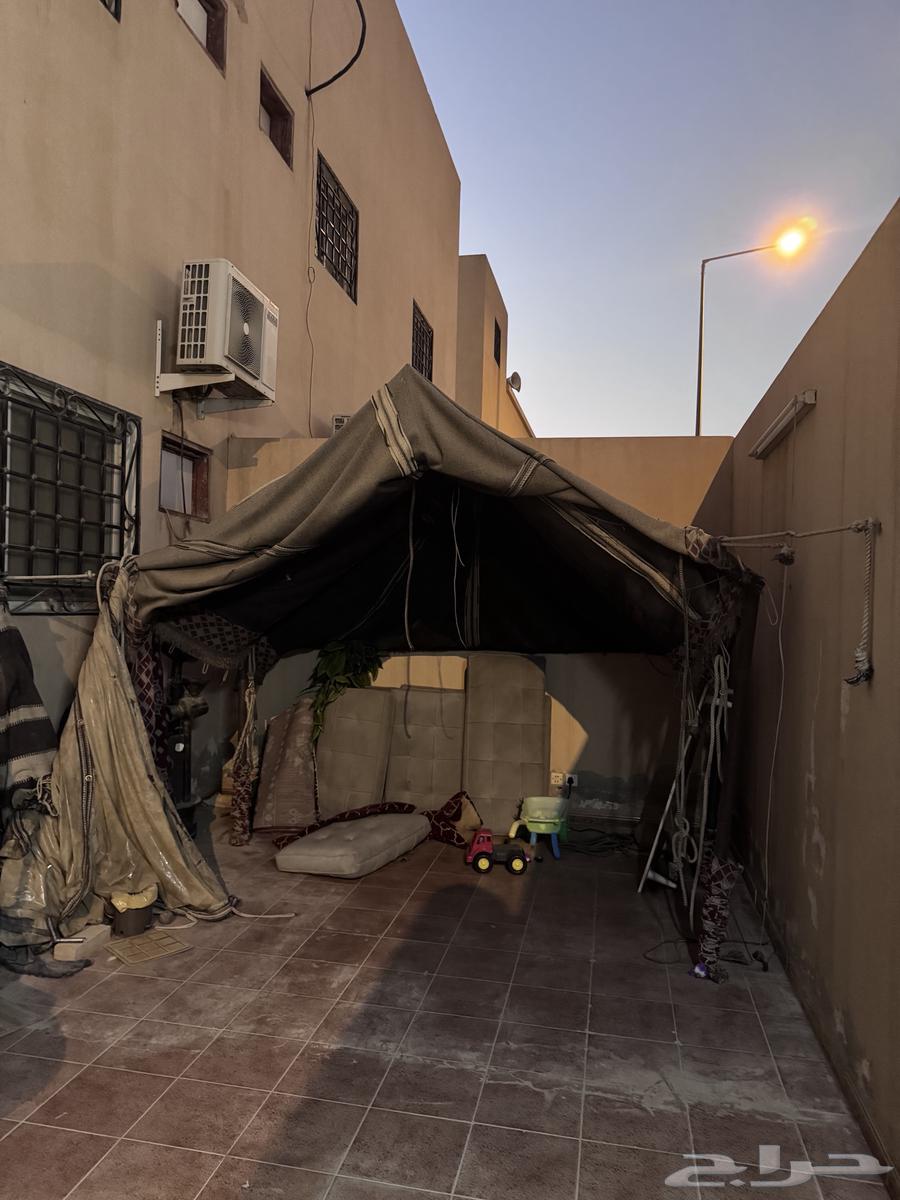 سرير للبيع وخيمه وبعض الاشياء64387954223490111