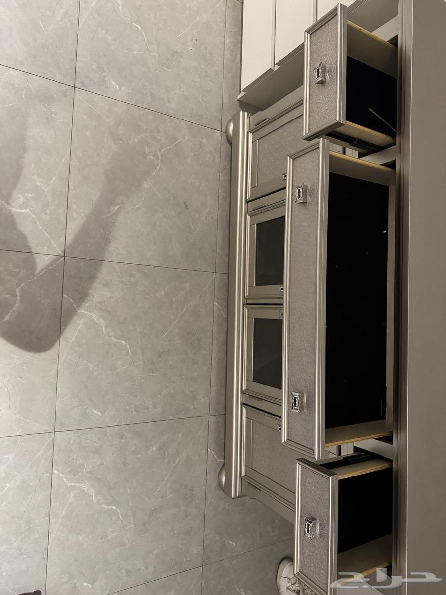 Buffet in excellent condition for auction and highest price64391852465282112