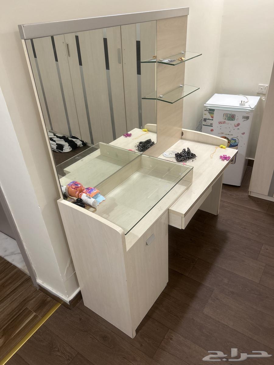 سرير وتسريحه صغيره ل البيع64378746080643112