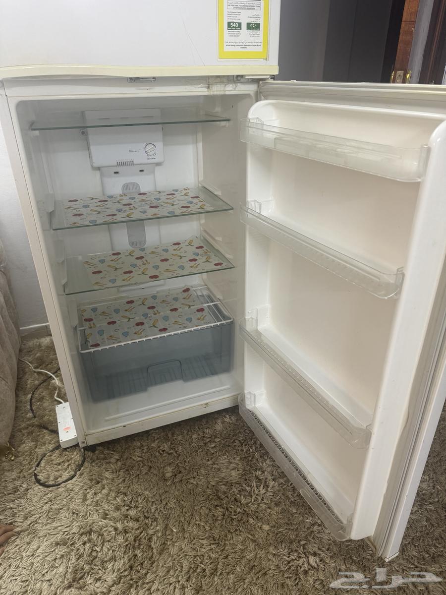 A large refrigerator that cools well but needs freon64386822030979112