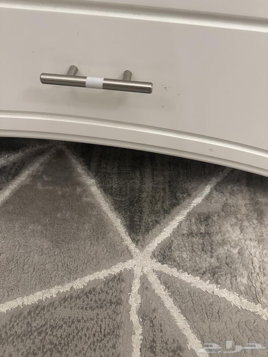 مكتبت تلفزون ما فيه ايى شي ومكتبت دراسه وكرسي للبيع64390720366593114