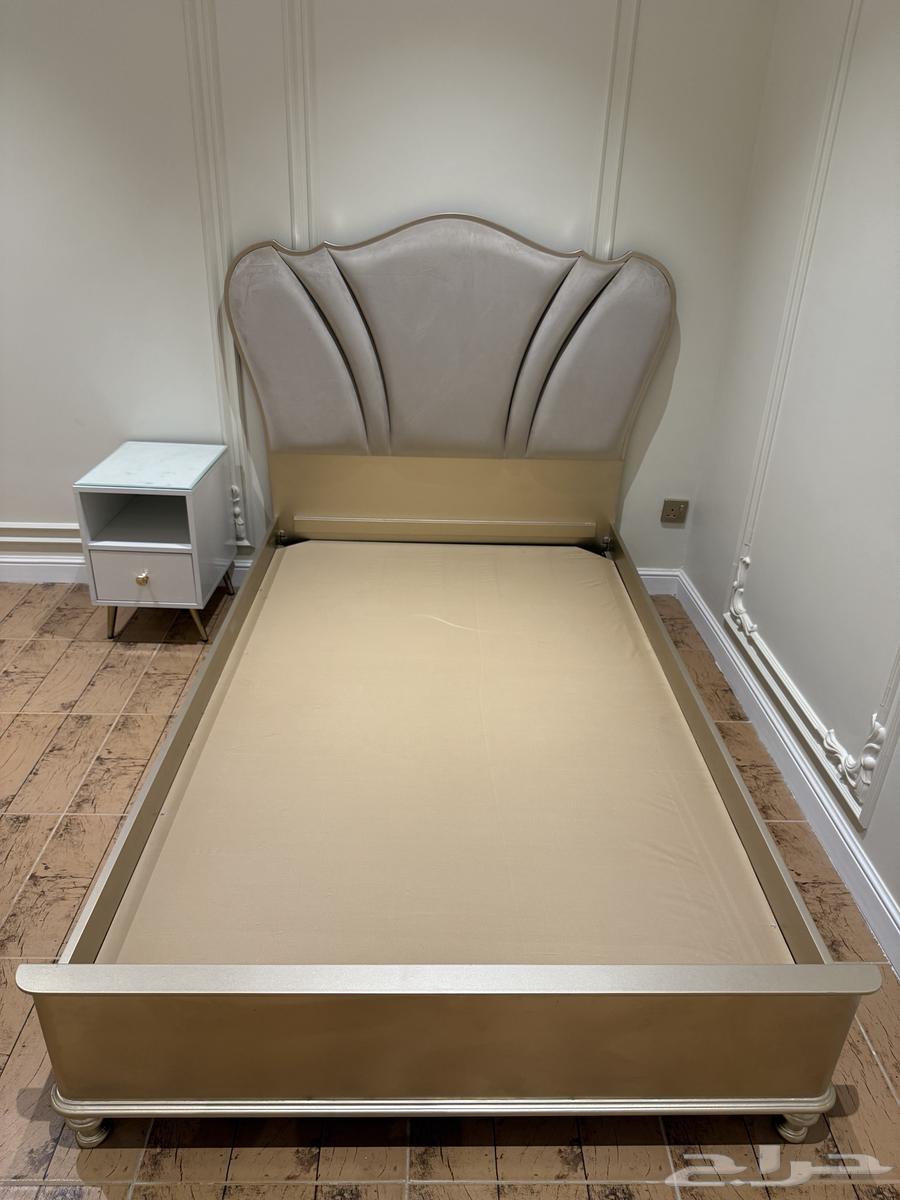 غرفة نوم . جديدة . ناعمة . سرير شخص واحد64389529963905110