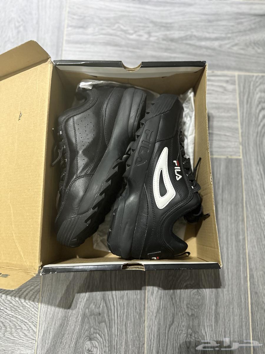 جزمة فيلا شبه جديده مقاس 4464389723109890111