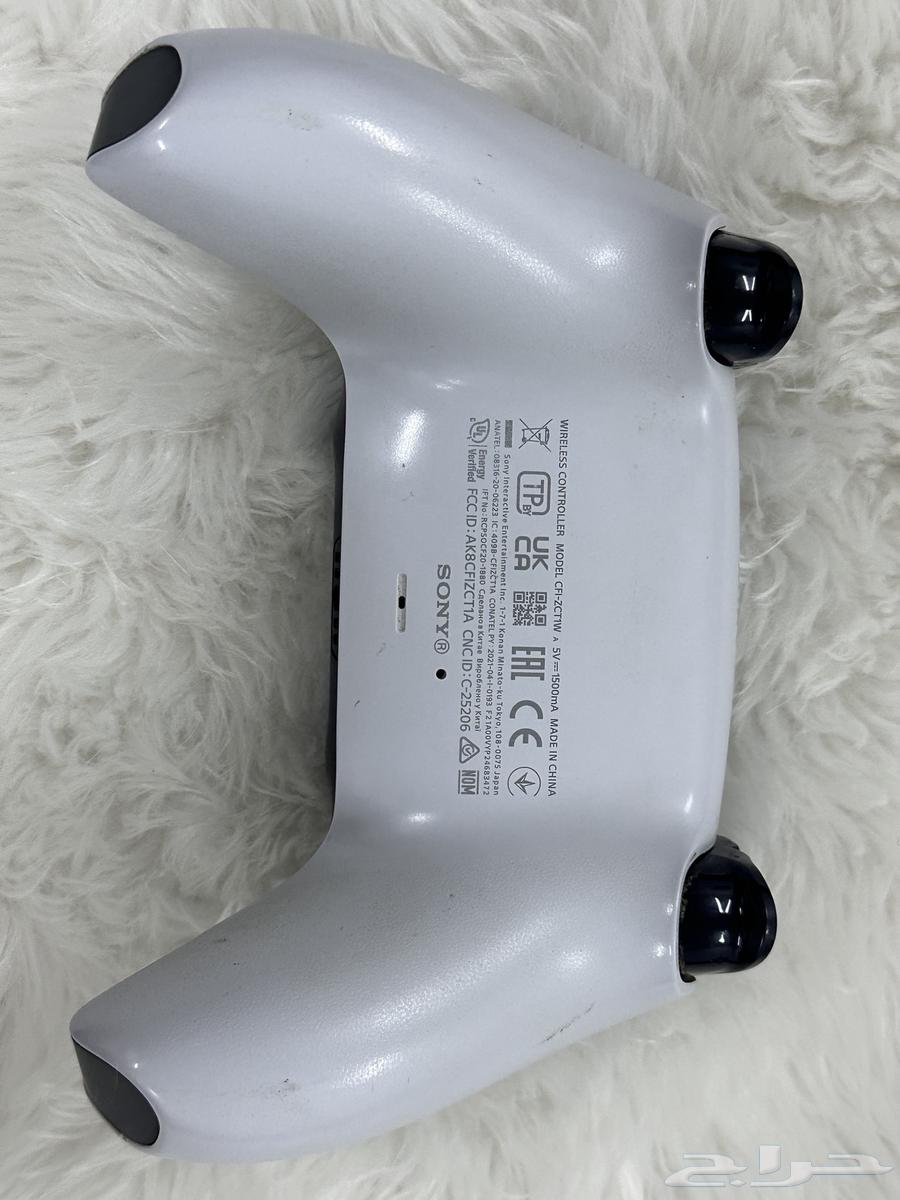 يد سوني 564379399324418113